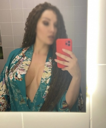 У меня есть все, чтобы сделать нашу встречу незабываемой. От чувственного массажа до интимных утех, я готова сделать все, чтобы удовлетворить твои самые сокровенные фантазии. 💋
У меня нет запретов и я всегда ищу новые способы доставить удовольствие. Не теряй времени и приходи ко мне в Москве. Я обещаю, что мои нежные руки и горячие губы приведут тебя к экстазу.
У меня есть отличные отзывы от моих предыдущих клиентов, которые подтверждают мою уникальность и профессионализм. Не веришь? Увидишь мои фото и забудешь остальное. 📸
Не откладывай на потом свое удовольствие, позвони мне прямо сейчас и я сделаю все для тебя. Со мной ты попадешь в рай! 💫 5588, 27 лет